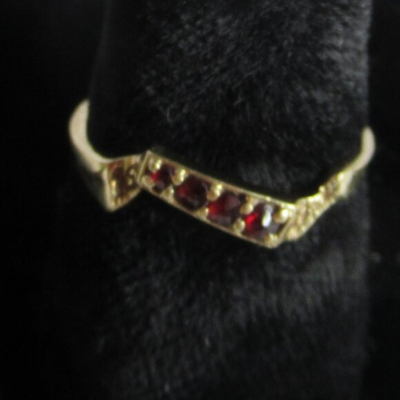 14k Gold, 4 Red Garnet stones, Ring, Czech, Size 6.5 - Picture 9 of 11